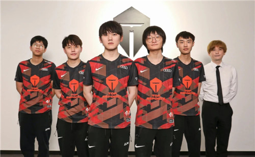 队中不可或 队中不可或